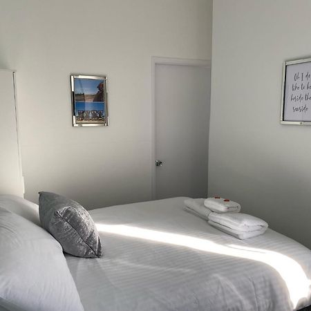 Marine View Guest House Скарборо Екстер'єр фото