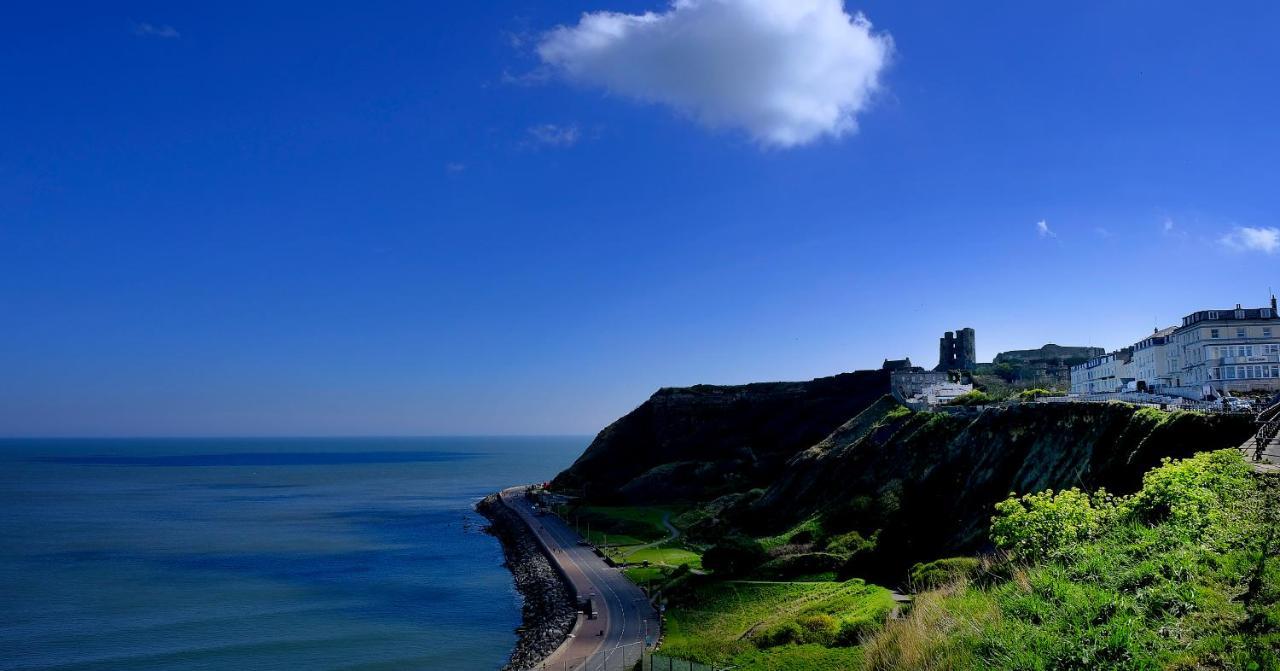 Marine View Guest House Скарборо Екстер'єр фото