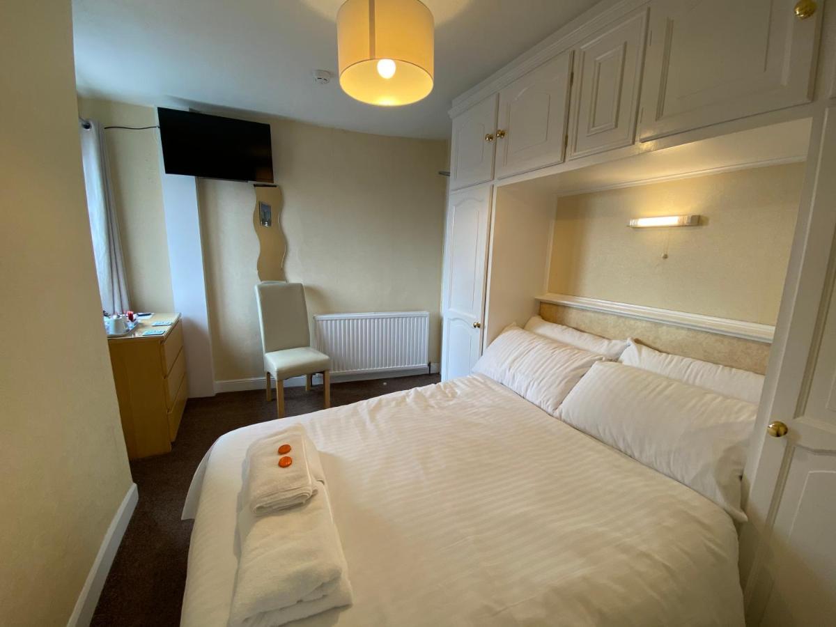 Marine View Guest House Скарборо Екстер'єр фото