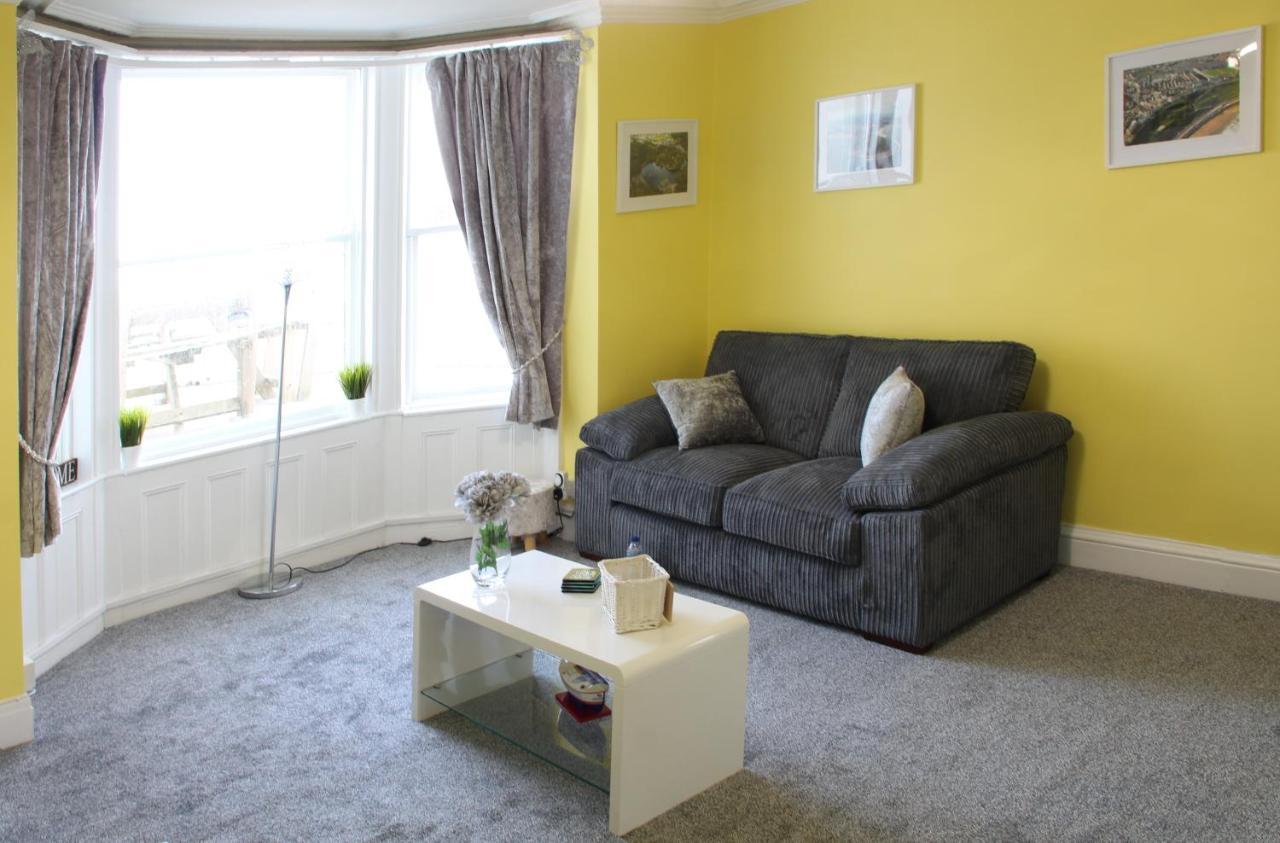 Marine View Guest House Скарборо Екстер'єр фото