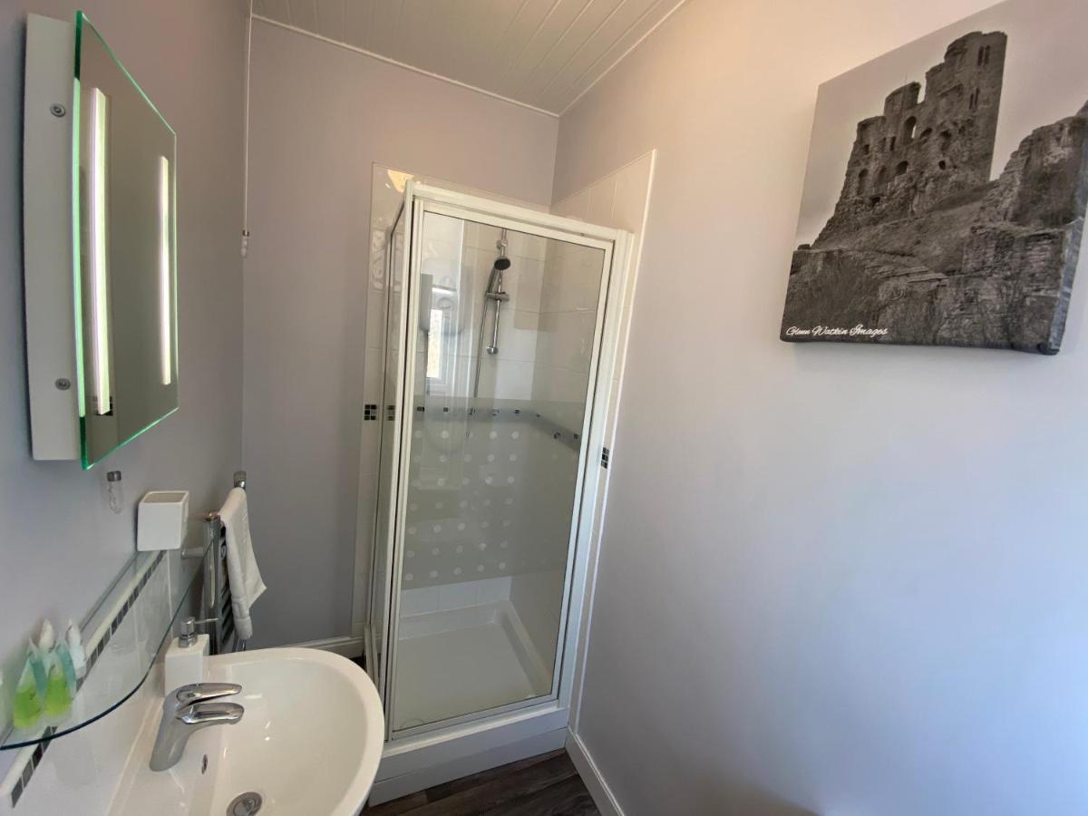Marine View Guest House Скарборо Екстер'єр фото