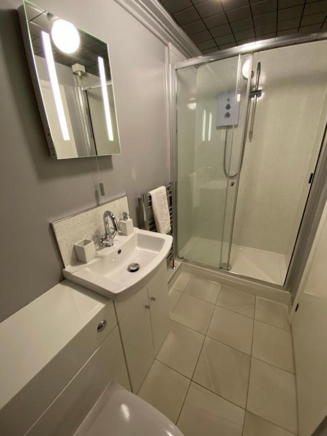 Marine View Guest House Скарборо Екстер'єр фото
