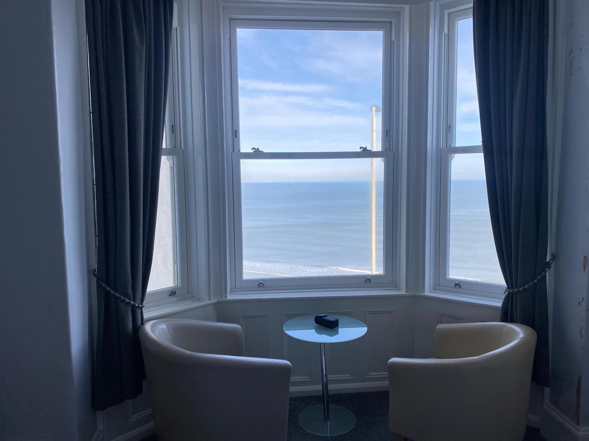 Marine View Guest House Скарборо Екстер'єр фото