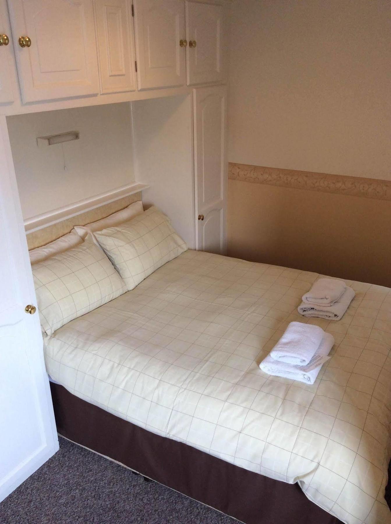 Marine View Guest House Скарборо Екстер'єр фото