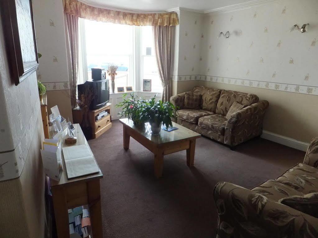 Marine View Guest House Скарборо Екстер'єр фото